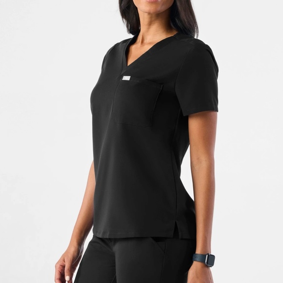 Figs Catarina One-Pocket Black Scrub Top (Size M) - Picture 1 of 7